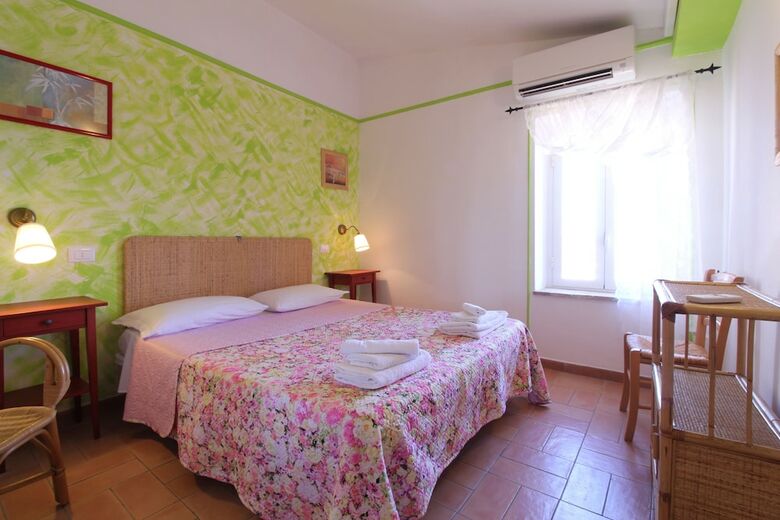 Hostal B&B La Rocca