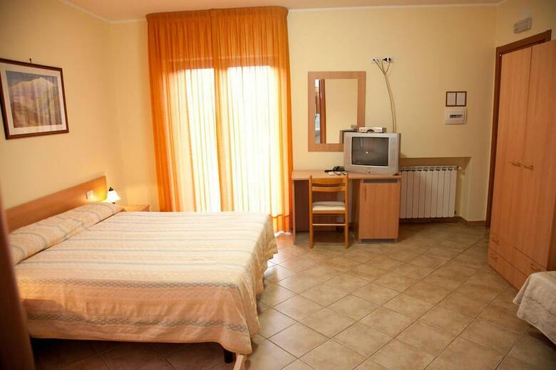Hostal Caff� Nuovo 2 Holiday Rooms