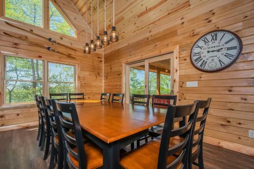 Cj's Mountain Lodge