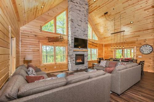 Cj's Mountain Lodge