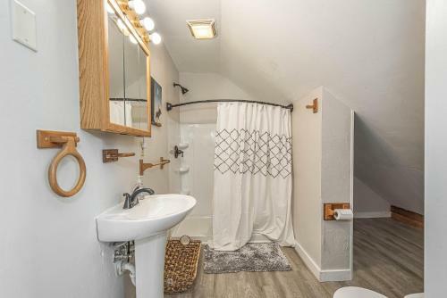 Big Dipper Lodge