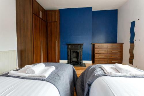 Cosy 3 Bds House W Free Parking, Middleton