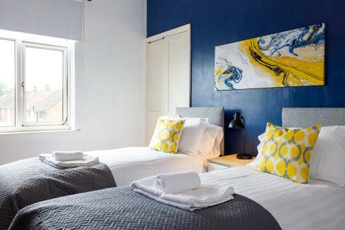 Cosy 3 Bds House W Free Parking, Middleton
