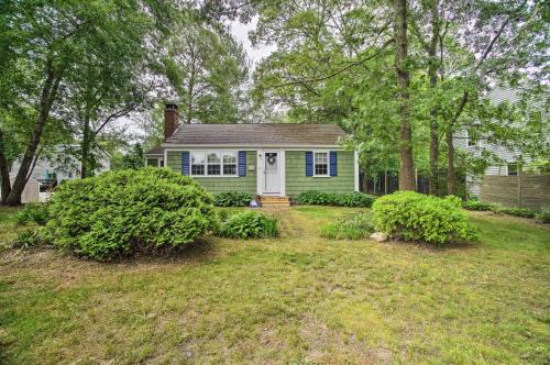 South Yarmouth Cottage About Half Mi To Beaches!