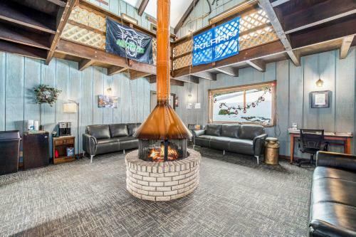 Snow Chasers Lodge - Room 16