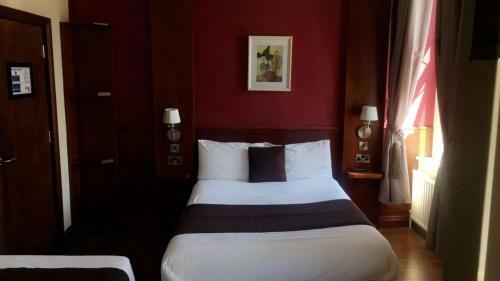 Bed & Breakfast Ewings Bar & Accommodation