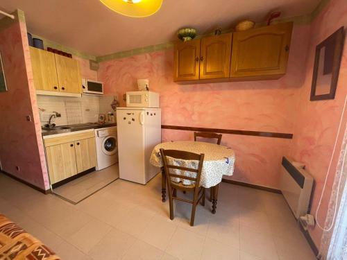 Apartamento Studio Enchastrayes, 1 Pi�ce, 4 Personnes - Fr-1-165a-137