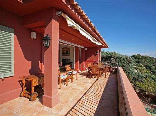 Villa 5 Pi�ces 250 M2 Sur 2 Niveaux Avec Piscine !!!