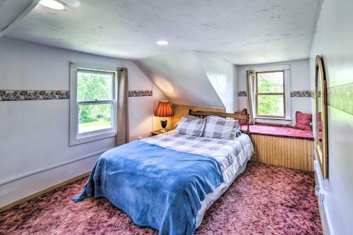 Cozy Ishpeming Cottage With Lake And Park Views!