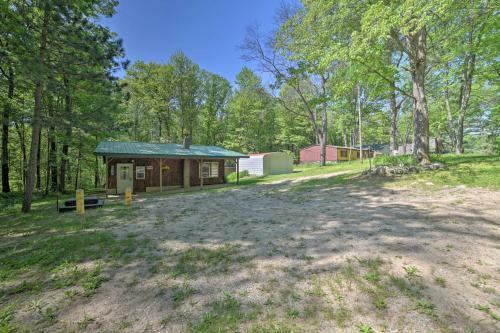 Rustic Wooded Retreat Fire Pit, Near Trails!