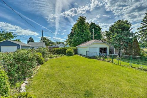 Bright Ludington Home 3 Blocks To The Beach!