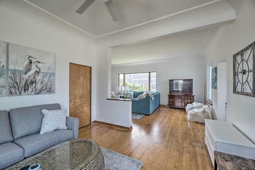 Bright Ludington Home 3 Blocks To The Beach!