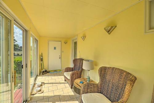 Bright Ludington Home 3 Blocks To The Beach!