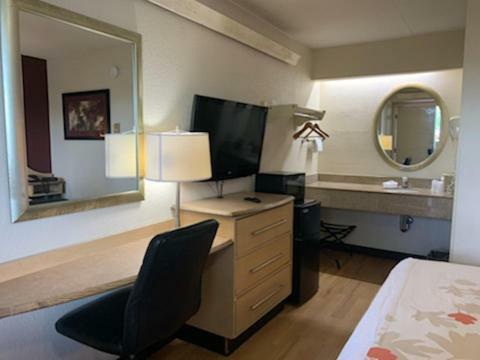Hotel Red Oak Inn Southfield