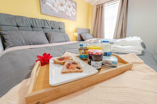 Cheerful 4 Bedrooms Home 8 Mn To Train Station