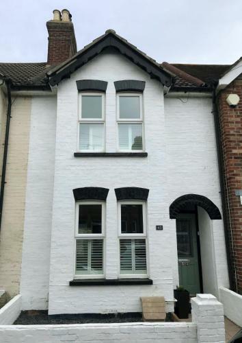 Emerson House. Close To Poole Harbour & Town Centre