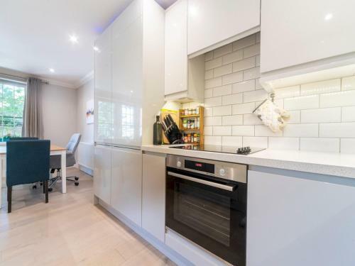 Pass The Keys Modern Apartment In Richmond Town Centre