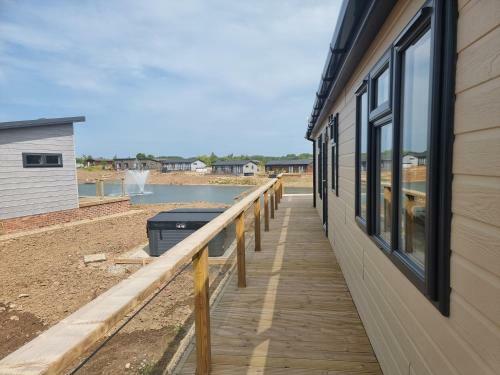 Remarkable 2-bed Luxury Lodge In Routh With Hottub