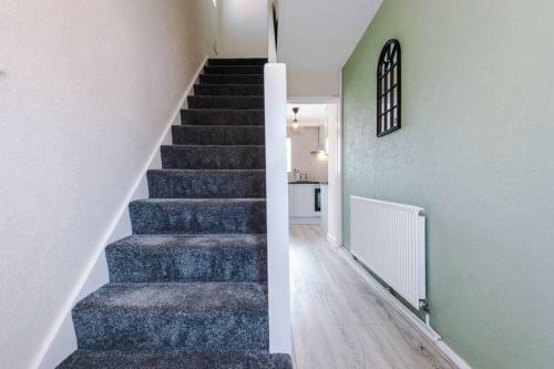 Cheerful 3 Bedroom Home With Parking Near Chester