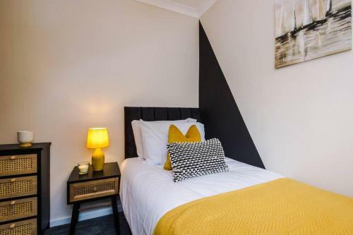 Cheerful 3 Bedroom Home With Parking Near Chester