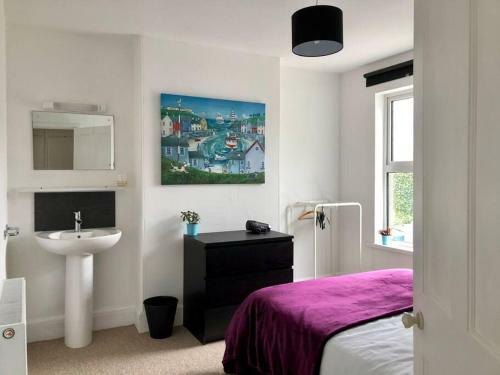 Hostal Entire Home In St Ives With Off Road Parking