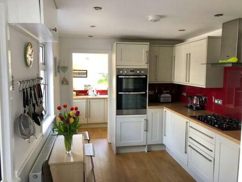 Hostal Entire Home In St Ives With Off Road Parking