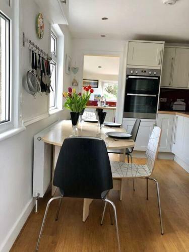 Hostal Entire Home In St Ives With Off Road Parking