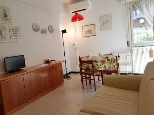 Apartamento Private Garage,air Cond, Quite, Near Train Station