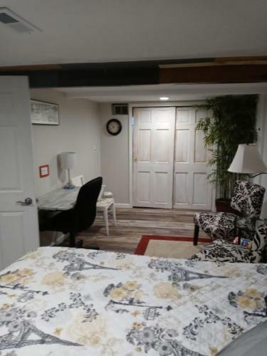 Basement Suite Pvt Enterance With Hot Tub