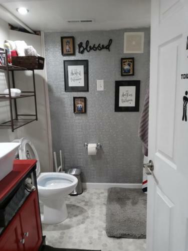 Basement Suite Pvt Enterance With Hot Tub