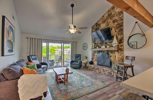 Apartamento Lake Ozark Condo With Lake View And Fireplace!