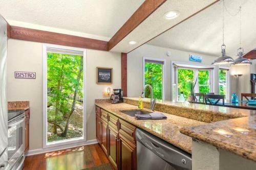 Massive Group Friendly Home With Lake Views