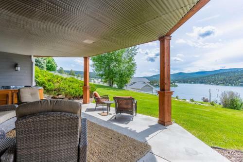 Exquisite Lake View Getaway