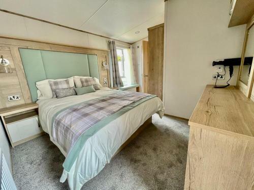 Prime Location 3-bed Chalet In Seal Bay Selsey