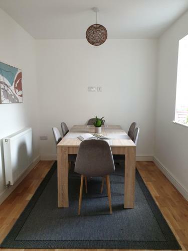 Cheerful 1 Private Room-ensuite With Free Parking