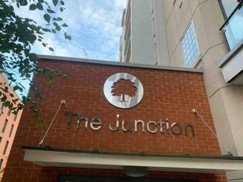 Charming 2-bed Apartment In Slough