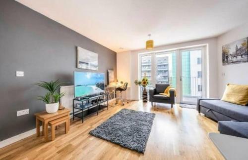 Apartamento 2 Bed 2 Bath. London-18 Mins. Heathrow In15 Mins