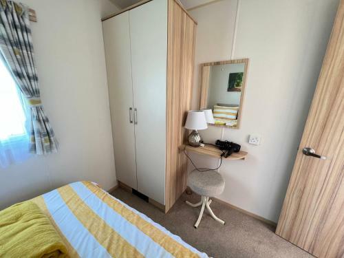Mallard Corner, Cosy Cotswold Lakeview Lodge