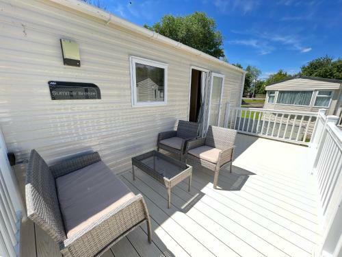 Mallard Corner, Cosy Cotswold Lakeview Lodge
