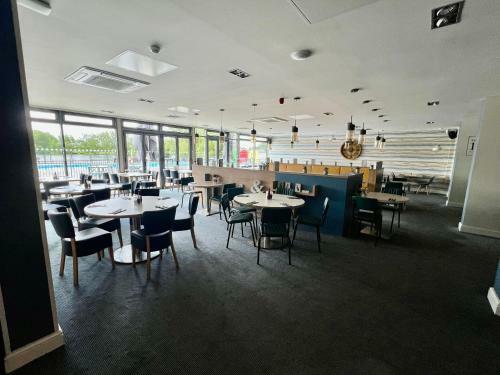 Mallard Corner, Cosy Cotswold Lakeview Lodge