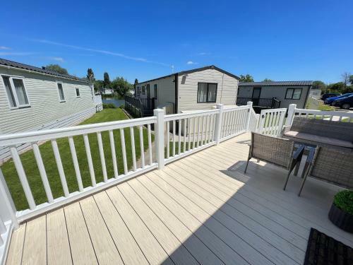 Mallard Corner, Cosy Cotswold Lakeview Lodge