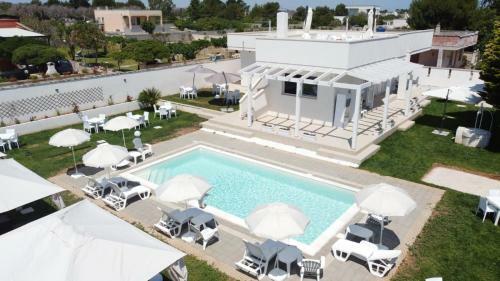 Bed & Breakfast Resort Leonardo - Pool And Restaurant