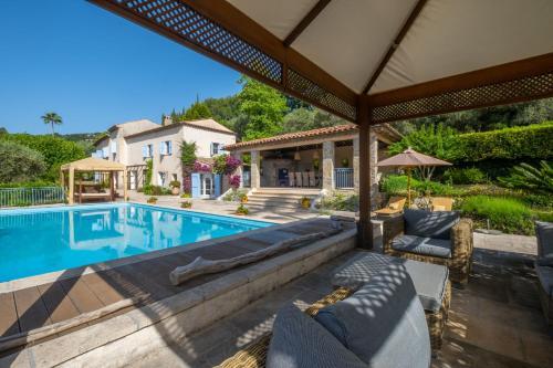 Villa Serrendy Bastide de 280m2 Dans Un �crin de Verdure de 1 Hectare !