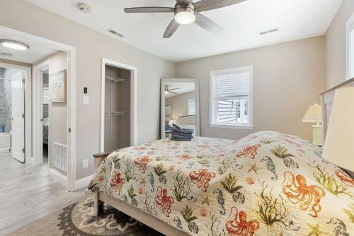 Spectacular 3 Br Condo One Block To The Beach