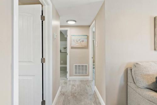 Spectacular 3 Br Condo One Block To The Beach