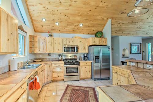 Stunning Angel Fire Cabin With Private Hot Tub!