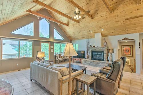 Stunning Angel Fire Cabin With Private Hot Tub!