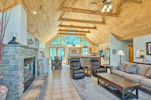 Stunning Angel Fire Cabin With Private Hot Tub!