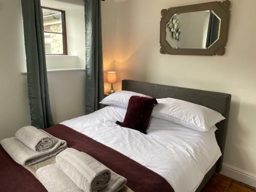 Chimney Pots - Log Burner/gas, Central Village, Walks, Pubs, Views