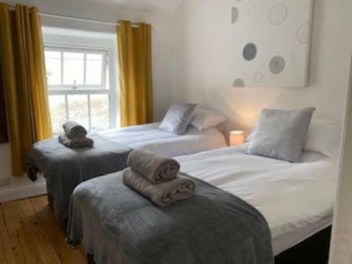 Chimney Pots - Log Burner/gas, Central Village, Walks, Pubs, Views